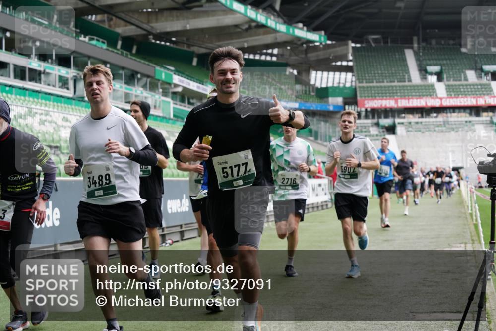 05.10.2025 - 20. swb-Marathon Bremen Michael Burmester http://msf.ph/oto/9327091 05.10.2025 12:55:14 Laufen im Stadion 82, 104, 124, 169, 319, 417, 663, 760, 944, 1308, 1326, 1474, 1483, 1531, 1721, 1737, 1897, 1910, 1945, 2022, 2024, 2180, 2265, 2274, 2431, 2494, 2605, 2642, 2716, 2767, 3069, 3224, 3359, 3489, 3531, 3838, 3848, 3944, 4212, 4257, 4672, 4771, 4816, 4823, 4837, 4919, 4958, 5034, 5093, 5152, 5177, 5452, 5554, 5833, 5869, 5907, 6106, 6184, 6276, 6527, 6649, 7052, 7814, 7928, 7986, 8642, 8653, 53, 132, 289, 504, 1896, 1976, 2573, 2841, 3212, 5022, 5206, 5978 meine-sportfotos.de