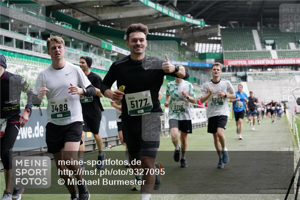 05.10.2025 - 20. swb-Marathon Bremen Michael Burmester http://msf.ph/oto/9327095 05.10.2025 12:55:15 Laufen im Stadion 82, 104, 124, 169, 319, 417, 663, 760, 944, 1308, 1326, 1474, 1483, 1531, 1721, 1737, 1897, 1910, 1945, 2022, 2024, 2180, 2265, 2274, 2431, 2494, 2605, 2642, 2716, 2767, 2884, 3069, 3224, 3359, 3489, 3531, 3838, 3848, 3944, 4212, 4257, 4672, 4771, 4816, 4823, 4837, 4853, 4919, 5034, 5093, 5152, 5177, 5452, 5484, 5554, 5833, 5869, 5907, 6106, 6184, 6276, 6527, 6649, 7052, 7814, 7928, 7986, 8642, 8653, 132, 289, 504, 1896, 1976, 2573, 2841, 3212, 5022, 5206, 5978 meine-sportfotos.de
