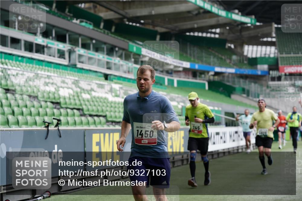 05.10.2025 - 20. swb-Marathon Bremen Michael Burmester http://msf.ph/oto/9327103 05.10.2025 12:50:49 Laufen im Stadion 122, 334, 601, 679, 688, 736, 745, 906, 1025, 1033, 1037, 1044, 1166, 1359, 1450, 1689, 1909, 2059, 2381, 2721, 3228, 3267, 3291, 3419, 3608, 3661, 4032, 4318, 4366, 4938, 4962, 5184, 5389, 5418, 5551, 5564, 5817, 5838, 5873, 6216, 6252, 6401, 6477, 6681, 6717, 7493, 7826, 7963, 8083, 8907, 8995, 217, 287, 511, 845, 939, 1388, 1707, 3259, 3353, 3885, 4006, 4367, 5118, 5894, 6214, 6281, 8401, 8536, 8873, 9118 meine-sportfotos.de