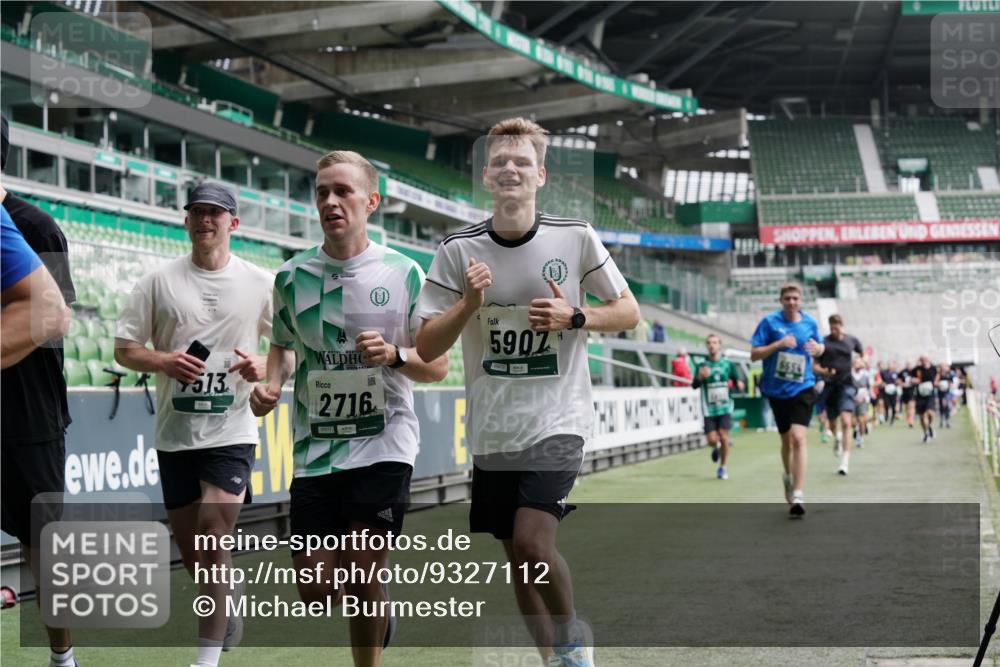 05.10.2025 - 20. swb-Marathon Bremen Michael Burmester http://msf.ph/oto/9327112 05.10.2025 12:55:16 Laufen im Stadion 78, 82, 104, 124, 169, 319, 417, 663, 760, 944, 1326, 1474, 1483, 1531, 1721, 1737, 1897, 1910, 1945, 2022, 2024, 2162, 2180, 2265, 2431, 2494, 2605, 2642, 2716, 2767, 2884, 3069, 3224, 3359, 3489, 3531, 3838, 3848, 3944, 4212, 4257, 4672, 4771, 4816, 4823, 4837, 4853, 4919, 5034, 5093, 5152, 5177, 5452, 5484, 5554, 5833, 5869, 5907, 6106, 6184, 6276, 6527, 6649, 7052, 7814, 7928, 7986, 8642, 8653, 132, 289, 504, 1896, 1976, 2573, 2841, 3212, 5022, 5206, 5978 meine-sportfotos.de
