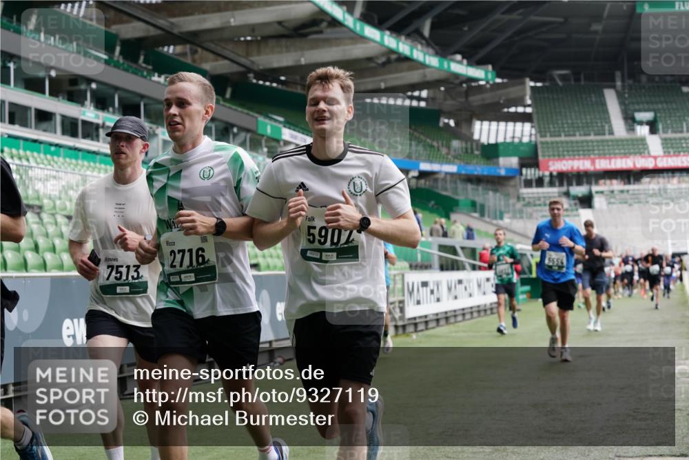 05.10.2025 - 20. swb-Marathon Bremen Michael Burmester http://msf.ph/oto/9327119 05.10.2025 12:55:16 Laufen im Stadion 78, 82, 104, 124, 169, 319, 417, 663, 760, 944, 1326, 1474, 1483, 1531, 1721, 1737, 1897, 1910, 1945, 2022, 2024, 2162, 2180, 2265, 2431, 2494, 2605, 2642, 2716, 2767, 2884, 3069, 3224, 3359, 3489, 3531, 3838, 3848, 3944, 4212, 4257, 4672, 4771, 4816, 4823, 4837, 4853, 4919, 5034, 5093, 5152, 5177, 5452, 5484, 5554, 5833, 5869, 5907, 6106, 6184, 6276, 6527, 6649, 7052, 7814, 7928, 7986, 8642, 8653, 132, 289, 504, 1896, 1976, 2573, 2841, 3212, 5022, 5206, 5978 meine-sportfotos.de