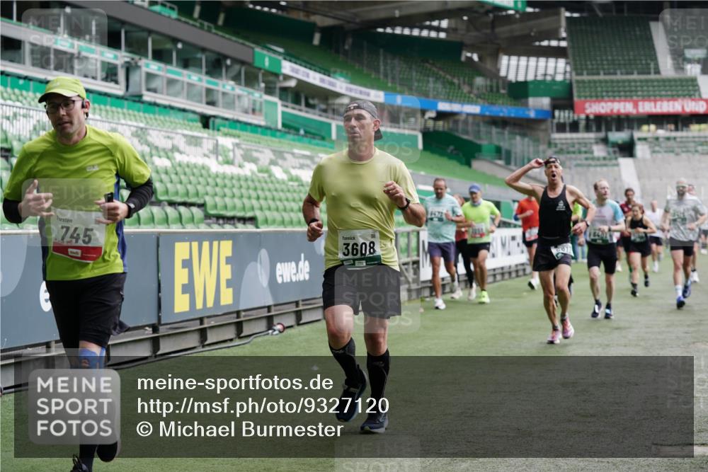 05.10.2025 - 20. swb-Marathon Bremen Michael Burmester http://msf.ph/oto/9327120 05.10.2025 12:50:52 Laufen im Stadion 122, 334, 503, 601, 679, 688, 736, 745, 906, 1025, 1033, 1037, 1044, 1166, 1359, 1450, 1689, 1909, 2059, 2381, 2721, 3228, 3267, 3291, 3419, 3608, 3661, 4032, 4104, 4366, 4938, 4962, 5184, 5389, 5418, 5551, 5564, 5817, 5838, 5873, 6252, 6401, 6477, 6681, 6717, 7493, 7826, 7963, 8083, 8907, 8995, 217, 287, 511, 845, 939, 1388, 1707, 3259, 3353, 3885, 4006, 4318, 4367, 5118, 6214, 6216, 6281, 8401, 8536, 8873, 9118 meine-sportfotos.de