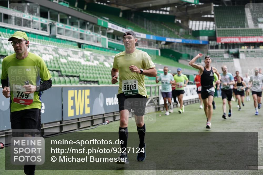 05.10.2025 - 20. swb-Marathon Bremen Michael Burmester http://msf.ph/oto/9327124 05.10.2025 12:50:52 Laufen im Stadion 122, 334, 503, 601, 679, 688, 736, 745, 906, 1025, 1033, 1037, 1044, 1166, 1359, 1450, 1689, 1909, 2059, 2381, 2721, 3228, 3267, 3291, 3419, 3608, 3661, 4032, 4104, 4366, 4938, 4962, 5184, 5389, 5418, 5551, 5564, 5817, 5838, 5873, 6252, 6401, 6477, 6681, 6717, 7493, 7826, 7963, 8083, 8907, 8995, 217, 287, 511, 845, 939, 1388, 1707, 3259, 3353, 3885, 4006, 4318, 4367, 5118, 6214, 6216, 6281, 8401, 8536, 8873, 9118 meine-sportfotos.de