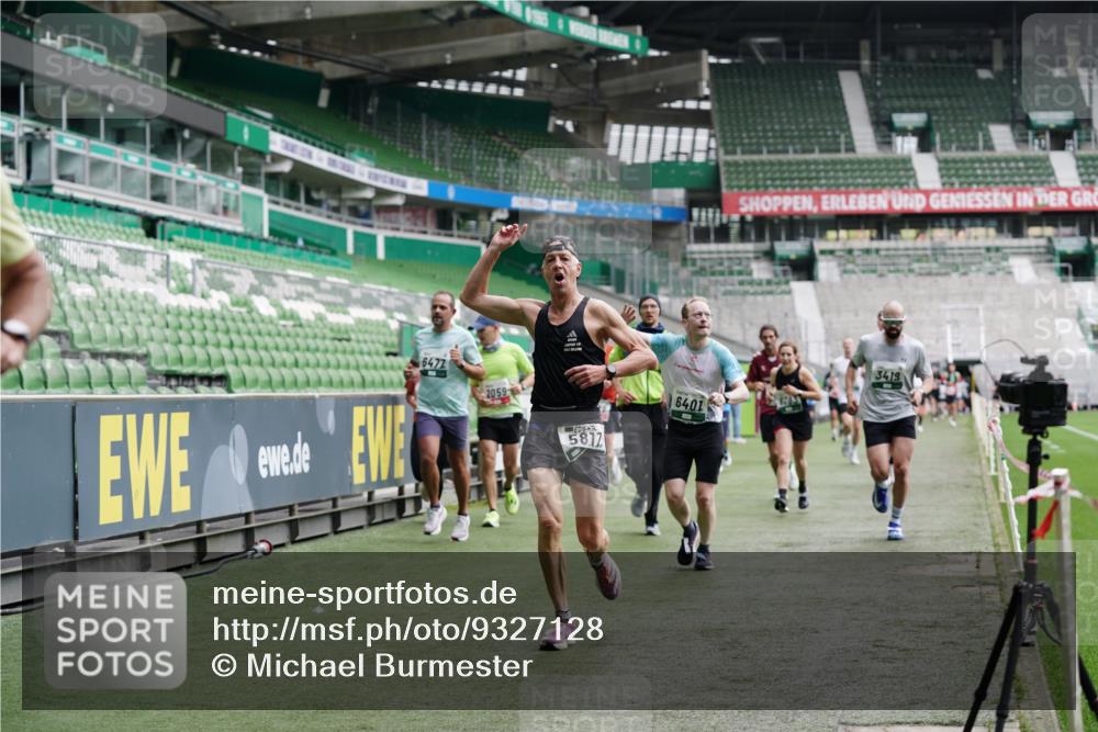 05.10.2025 - 20. swb-Marathon Bremen Michael Burmester http://msf.ph/oto/9327128 05.10.2025 12:50:53 Laufen im Stadion 122, 334, 503, 601, 679, 688, 736, 745, 906, 1025, 1033, 1037, 1044, 1166, 1359, 1450, 1689, 1909, 2059, 2381, 2721, 3228, 3267, 3291, 3419, 3608, 3661, 4032, 4104, 4366, 4938, 4962, 5184, 5389, 5418, 5551, 5564, 5817, 5838, 5873, 6252, 6401, 6477, 6681, 6717, 7493, 7826, 7963, 8083, 8907, 8995, 217, 287, 511, 845, 939, 1388, 1707, 3259, 3353, 4006, 4318, 4367, 5118, 6214, 6216, 6281, 8401, 8536, 8873, 9118 meine-sportfotos.de