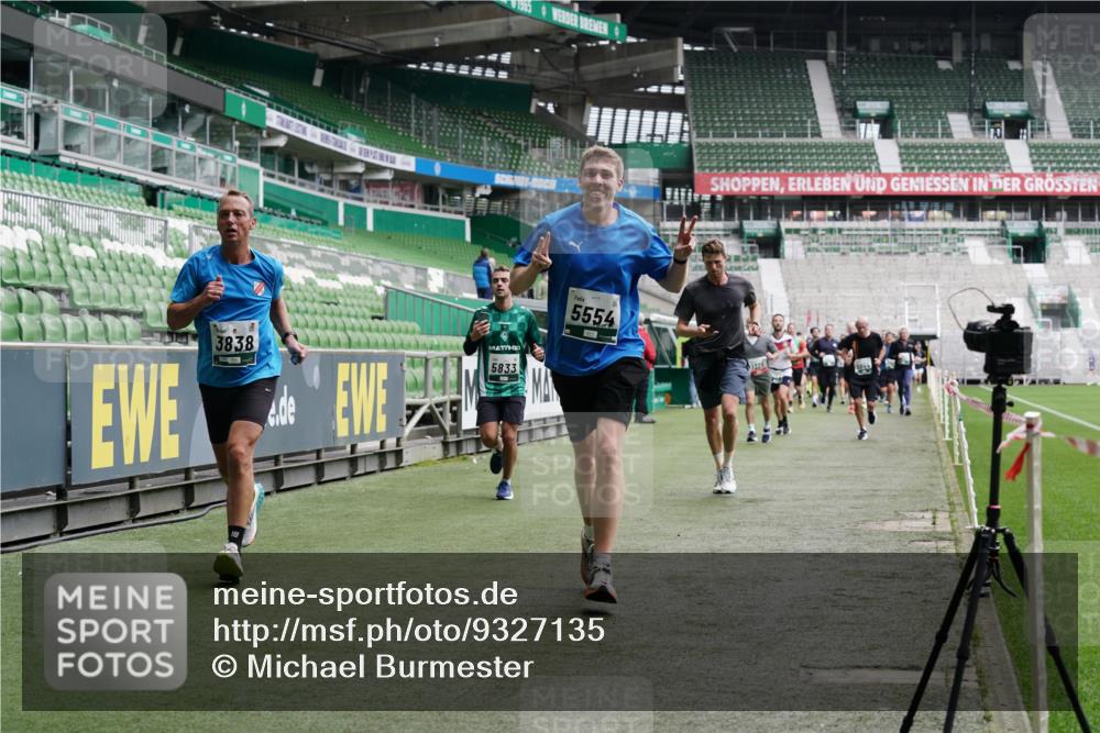05.10.2025 - 20. swb-Marathon Bremen Michael Burmester http://msf.ph/oto/9327135 05.10.2025 12:55:18 Laufen im Stadion 78, 82, 104, 124, 169, 319, 417, 663, 760, 944, 1326, 1474, 1483, 1531, 1721, 1737, 1910, 1945, 2022, 2162, 2180, 2265, 2431, 2494, 2605, 2642, 2716, 2767, 2884, 3069, 3074, 3489, 3515, 3519, 3531, 3838, 3848, 3944, 4212, 4257, 4672, 4771, 4796, 4816, 4823, 4853, 4919, 5034, 5093, 5152, 5177, 5452, 5484, 5554, 5833, 5869, 5907, 6106, 6184, 6276, 6527, 6649, 7052, 7928, 8642, 132, 289, 504, 1896, 1976, 2573, 2841, 3212, 5022, 5206, 5978 meine-sportfotos.de
