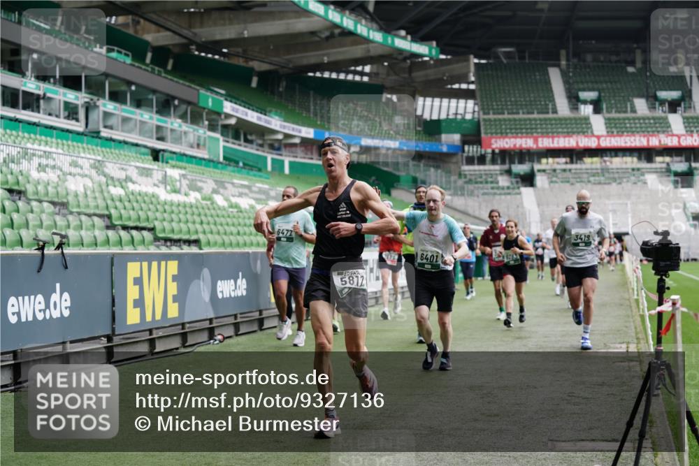 05.10.2025 - 20. swb-Marathon Bremen Michael Burmester http://msf.ph/oto/9327136 05.10.2025 12:50:54 Laufen im Stadion 122, 334, 503, 601, 679, 688, 736, 745, 906, 1025, 1033, 1037, 1044, 1166, 1359, 1450, 1499, 1689, 1909, 2059, 2381, 2721, 3228, 3267, 3291, 3419, 3608, 3661, 4032, 4104, 4366, 4938, 4962, 5184, 5389, 5418, 5551, 5564, 5817, 5838, 5873, 6066, 6252, 6401, 6477, 6681, 6717, 7493, 7826, 7963, 8083, 8907, 8995, 217, 287, 511, 845, 939, 1388, 1707, 3259, 3353, 4006, 4318, 4367, 5118, 6214, 6216, 6281, 8401, 8536, 8873, 9118 meine-sportfotos.de
