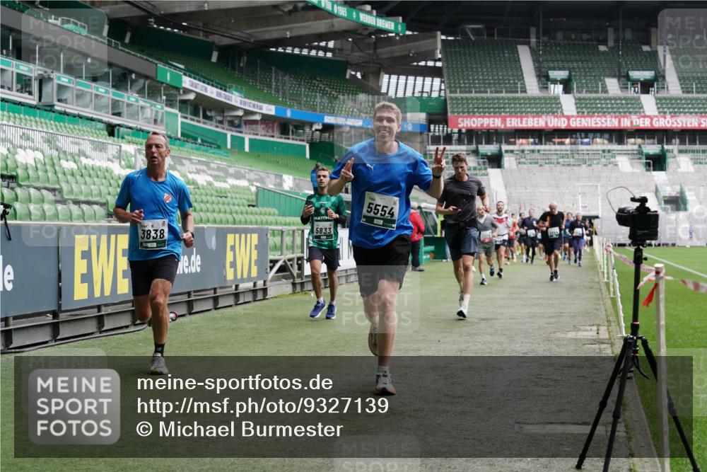 05.10.2025 - 20. swb-Marathon Bremen Michael Burmester http://msf.ph/oto/9327139 05.10.2025 12:55:18 Laufen im Stadion 78, 82, 104, 124, 169, 319, 417, 663, 760, 944, 1326, 1474, 1483, 1531, 1721, 1737, 1910, 1945, 2022, 2162, 2180, 2265, 2431, 2494, 2605, 2642, 2716, 2767, 2884, 3069, 3074, 3489, 3515, 3519, 3531, 3838, 3848, 3944, 4212, 4257, 4672, 4771, 4796, 4816, 4823, 4853, 4919, 5034, 5093, 5152, 5177, 5452, 5484, 5554, 5833, 5869, 5907, 6106, 6184, 6276, 6527, 6649, 7052, 7928, 8642, 132, 289, 504, 1896, 1976, 2573, 2841, 3212, 5022, 5206, 5978 meine-sportfotos.de