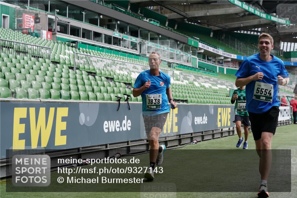 05.10.2025 - 20. swb-Marathon Bremen Michael Burmester http://msf.ph/oto/9327143 05.10.2025 12:55:19 Laufen im Stadion 78, 82, 104, 124, 169, 240, 319, 417, 663, 760, 944, 1326, 1474, 1483, 1531, 1721, 1737, 1910, 1945, 2022, 2162, 2180, 2265, 2431, 2494, 2605, 2642, 2716, 2767, 2884, 3069, 3074, 3489, 3515, 3519, 3531, 3838, 3848, 3944, 4195, 4212, 4257, 4672, 4771, 4796, 4816, 4823, 4853, 4919, 5034, 5093, 5152, 5177, 5289, 5452, 5484, 5554, 5833, 5869, 5907, 6106, 6184, 6276, 6527, 6570, 6649, 7052, 7928, 8642, 132, 289, 504, 1896, 1976, 2573, 5022, 5206, 5978 meine-sportfotos.de