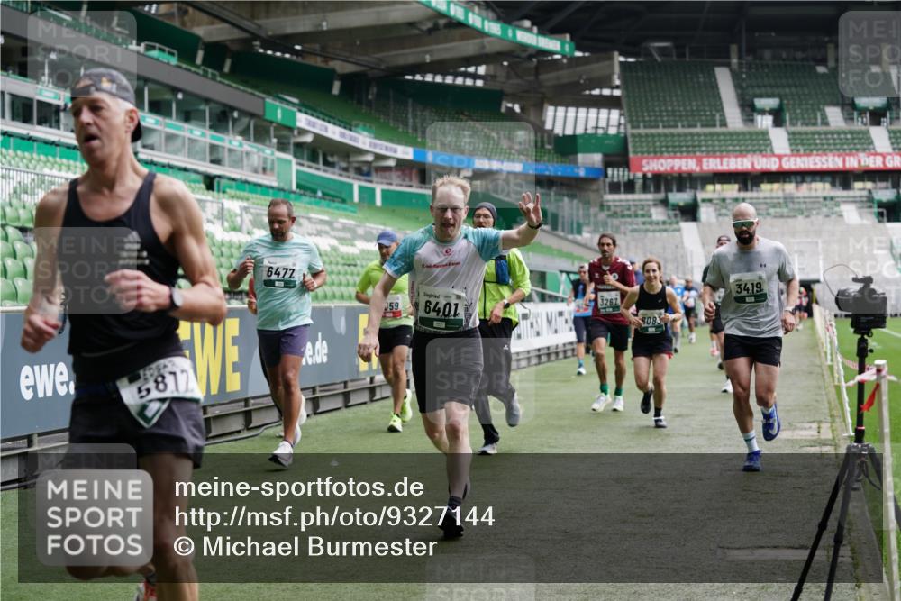 05.10.2025 - 20. swb-Marathon Bremen Michael Burmester http://msf.ph/oto/9327144 05.10.2025 12:50:55 Laufen im Stadion 122, 334, 503, 601, 679, 688, 736, 745, 906, 1025, 1033, 1037, 1044, 1166, 1359, 1450, 1499, 1689, 1909, 2059, 2381, 2721, 3228, 3267, 3291, 3419, 3608, 3661, 4032, 4104, 4366, 4938, 4962, 5184, 5389, 5418, 5551, 5564, 5817, 5838, 5873, 6066, 6252, 6401, 6477, 6681, 6717, 7493, 7826, 7963, 8083, 8907, 8995, 217, 287, 511, 845, 939, 1388, 1707, 2721, 3259, 3353, 4318, 4367, 5118, 6214, 6216, 6281, 7963, 8873, 8907 meine-sportfotos.de