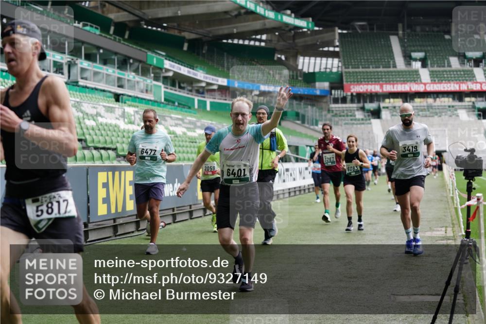 05.10.2025 - 20. swb-Marathon Bremen Michael Burmester http://msf.ph/oto/9327149 05.10.2025 12:50:55 Laufen im Stadion 122, 334, 503, 601, 679, 688, 736, 745, 906, 1025, 1033, 1037, 1044, 1166, 1359, 1450, 1499, 1689, 1909, 2059, 2381, 2721, 3228, 3267, 3291, 3419, 3608, 3661, 4032, 4104, 4366, 4938, 4962, 5184, 5389, 5418, 5551, 5564, 5817, 5838, 5873, 6066, 6252, 6401, 6477, 6681, 6717, 7493, 7826, 7963, 8083, 8907, 8995, 217, 287, 511, 845, 939, 1388, 1707, 2721, 3259, 3353, 4318, 4367, 5118, 6214, 6216, 6281, 7963, 8873, 8907 meine-sportfotos.de