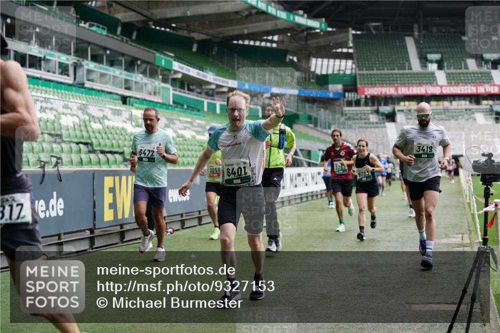 05.10.2025 - 20. swb-Marathon Bremen Michael Burmester http://msf.ph/oto/9327153 05.10.2025 12:50:55 Laufen im Stadion 122, 334, 503, 601, 679, 688, 736, 745, 906, 1025, 1033, 1037, 1044, 1166, 1359, 1450, 1499, 1689, 1909, 2059, 2381, 2721, 3228, 3267, 3291, 3419, 3608, 3661, 4032, 4104, 4366, 4938, 4962, 5184, 5389, 5418, 5551, 5564, 5817, 5838, 5873, 6066, 6252, 6401, 6477, 6681, 6717, 7493, 7826, 7963, 8083, 8907, 8995, 217, 287, 511, 845, 939, 1388, 1707, 2721, 3259, 3353, 4318, 4367, 5118, 6214, 6216, 6281, 7963, 8873, 8907 meine-sportfotos.de