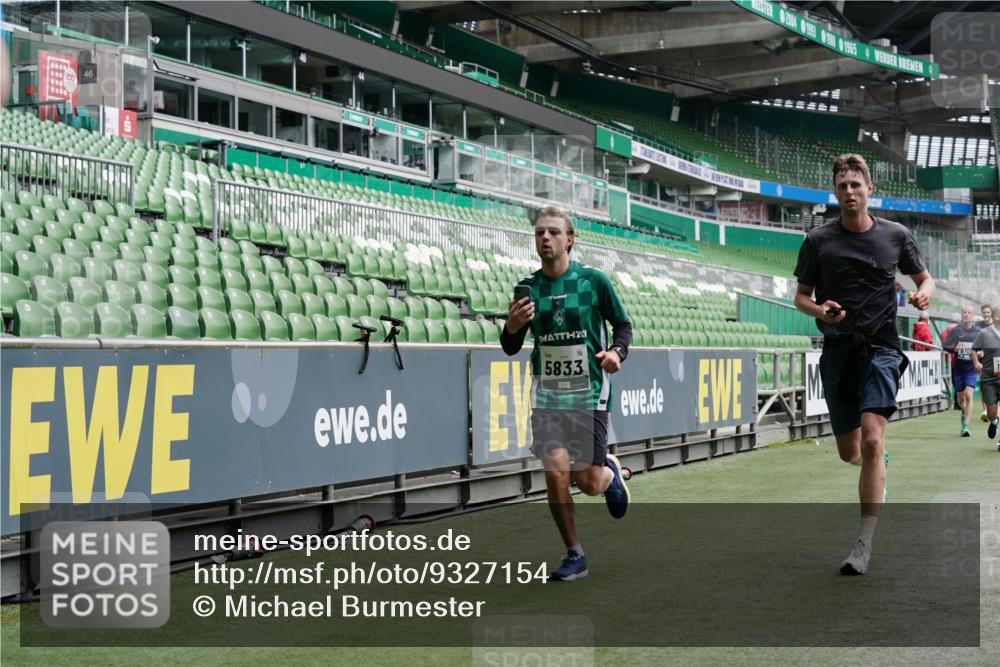 05.10.2025 - 20. swb-Marathon Bremen Michael Burmester http://msf.ph/oto/9327154 05.10.2025 12:55:20 Laufen im Stadion 78, 82, 104, 124, 169, 240, 319, 417, 663, 760, 944, 1326, 1474, 1483, 1490, 1531, 1721, 1737, 1910, 1945, 2022, 2162, 2180, 2265, 2431, 2494, 2605, 2642, 2716, 2767, 2884, 3069, 3074, 3489, 3515, 3519, 3531, 3612, 3838, 3848, 3944, 4079, 4195, 4212, 4257, 4456, 4672, 4771, 4796, 4816, 4823, 4853, 4919, 5034, 5093, 5152, 5177, 5289, 5452, 5484, 5554, 5833, 5869, 5907, 6048, 6106, 6184, 6276, 6527, 6570, 6649, 6937, 7052, 8642, 132, 289, 504, 1896, 2573, 5022, 5206, 5978 meine-sportfotos.de