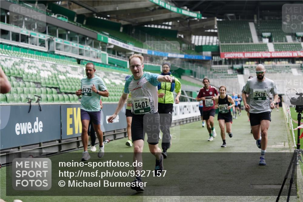 05.10.2025 - 20. swb-Marathon Bremen Michael Burmester http://msf.ph/oto/9327157 05.10.2025 12:50:55 Laufen im Stadion 122, 334, 503, 601, 679, 688, 736, 745, 906, 1025, 1033, 1037, 1044, 1166, 1359, 1450, 1499, 1689, 1909, 2059, 2381, 2721, 3228, 3267, 3291, 3419, 3608, 3661, 4032, 4104, 4366, 4938, 4962, 5184, 5389, 5418, 5551, 5564, 5817, 5838, 5873, 6066, 6252, 6401, 6477, 6681, 6717, 7493, 7826, 7963, 8083, 8907, 8995, 217, 287, 511, 845, 939, 1388, 1707, 2721, 3259, 3353, 4318, 4367, 5118, 6214, 6216, 6281, 7963, 8873, 8907 meine-sportfotos.de