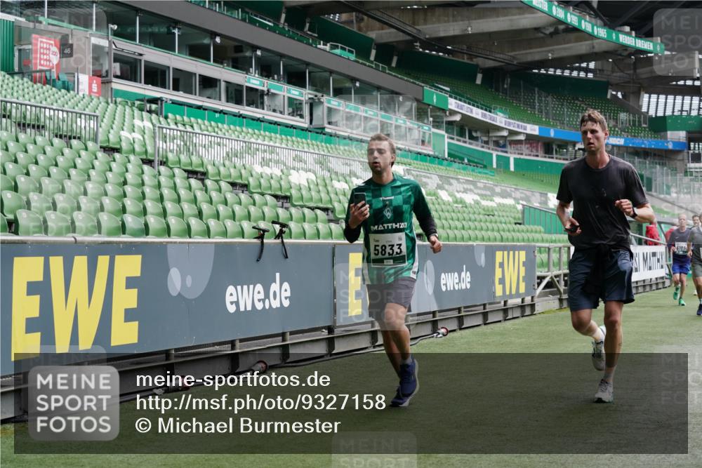 05.10.2025 - 20. swb-Marathon Bremen Michael Burmester http://msf.ph/oto/9327158 05.10.2025 12:55:21 Laufen im Stadion 78, 82, 104, 124, 169, 240, 319, 417, 663, 760, 944, 1326, 1474, 1483, 1490, 1531, 1721, 1737, 1910, 1945, 2022, 2162, 2180, 2265, 2431, 2459, 2494, 2605, 2642, 2716, 2767, 2884, 3069, 3074, 3489, 3515, 3519, 3531, 3612, 3838, 3848, 3944, 4079, 4116, 4195, 4212, 4257, 4456, 4672, 4771, 4796, 4816, 4823, 4853, 4919, 5034, 5093, 5152, 5177, 5289, 5452, 5484, 5554, 5833, 5907, 6048, 6106, 6184, 6276, 6527, 6570, 6649, 6937, 7052, 8642, 289, 504, 1896, 5022, 5978 meine-sportfotos.de