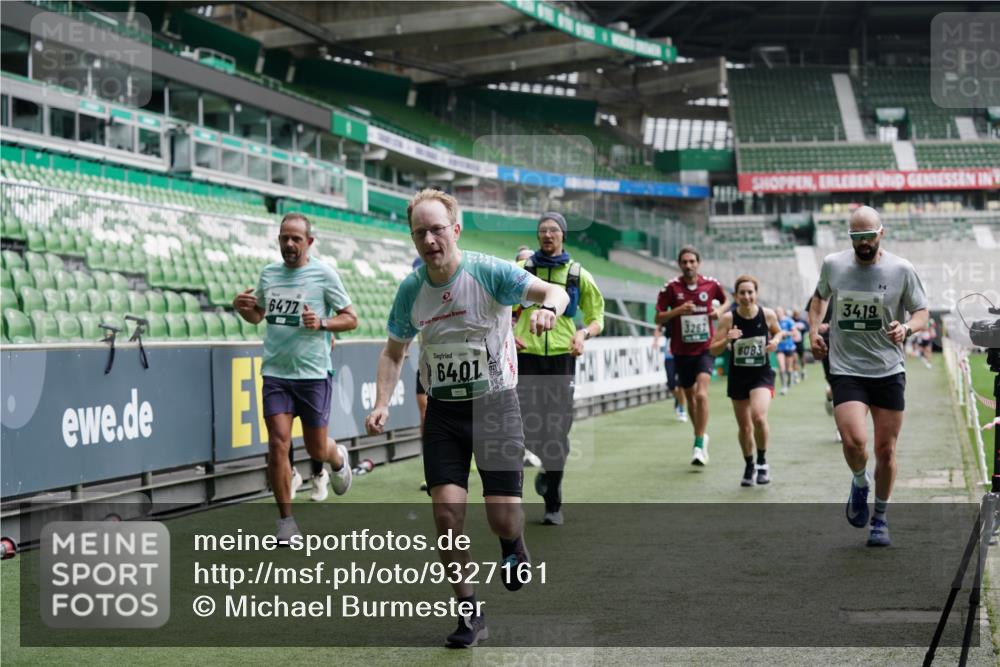 05.10.2025 - 20. swb-Marathon Bremen Michael Burmester http://msf.ph/oto/9327161 05.10.2025 12:50:55 Laufen im Stadion 122, 334, 503, 601, 679, 688, 736, 745, 906, 1025, 1033, 1037, 1044, 1166, 1359, 1450, 1499, 1689, 1909, 2059, 2381, 2721, 3228, 3267, 3291, 3419, 3608, 3661, 4032, 4104, 4366, 4938, 4962, 5184, 5389, 5418, 5551, 5564, 5817, 5838, 5873, 6066, 6252, 6401, 6477, 6681, 6717, 7493, 7826, 7963, 8083, 8907, 8995, 217, 287, 511, 845, 939, 1388, 1707, 2721, 3259, 3353, 4318, 4367, 5118, 6214, 6216, 6281, 7963, 8873, 8907 meine-sportfotos.de