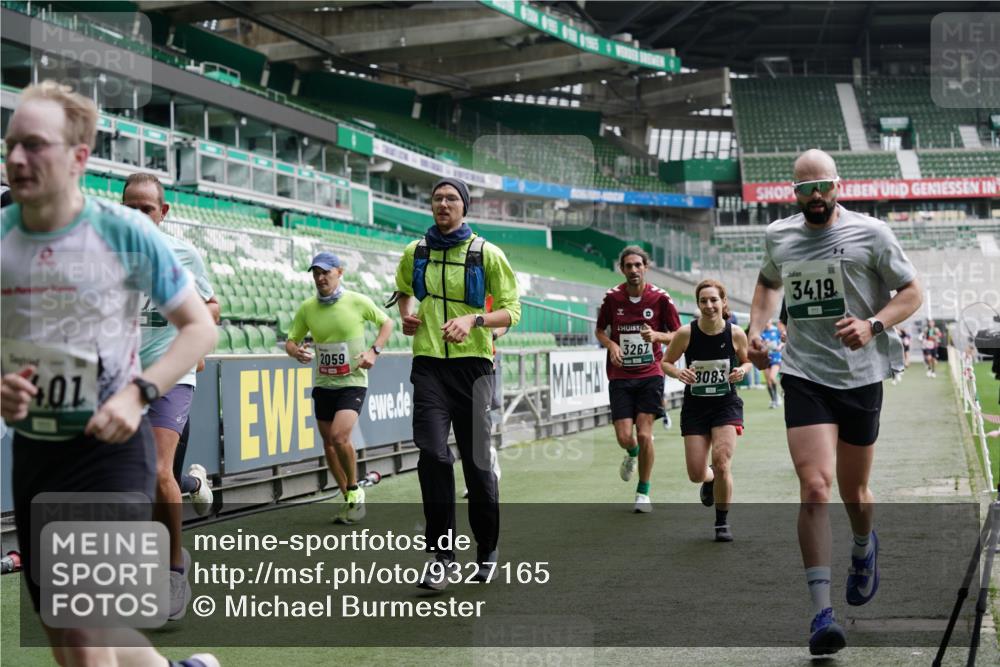 05.10.2025 - 20. swb-Marathon Bremen Michael Burmester http://msf.ph/oto/9327165 05.10.2025 12:50:56 Laufen im Stadion 122, 334, 503, 601, 679, 688, 736, 745, 906, 1025, 1033, 1037, 1044, 1166, 1359, 1450, 1499, 1689, 1909, 2059, 2381, 2493, 3228, 3267, 3291, 3419, 3608, 3661, 4032, 4104, 4366, 4654, 4938, 4962, 5184, 5389, 5418, 5551, 5564, 5817, 5838, 5873, 6066, 6252, 6401, 6477, 6681, 6717, 7493, 7826, 8083, 8995, 217, 511, 845, 939, 1388, 1707, 2721, 3259, 3353, 4318, 4367, 5118, 6214, 6216, 6281, 7963, 8873, 8907 meine-sportfotos.de