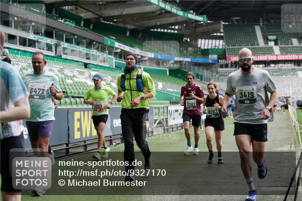 05.10.2025 - 20. swb-Marathon Bremen Michael Burmester http://msf.ph/oto/9327170 05.10.2025 12:50:56 Laufen im Stadion 122, 334, 503, 601, 679, 688, 736, 745, 906, 1025, 1033, 1037, 1044, 1166, 1359, 1450, 1499, 1689, 1909, 2059, 2381, 2493, 3228, 3267, 3291, 3419, 3608, 3661, 4032, 4104, 4366, 4654, 4938, 4962, 5184, 5389, 5418, 5551, 5564, 5817, 5838, 5873, 6066, 6252, 6401, 6477, 6681, 6717, 7493, 7826, 8083, 8995, 217, 511, 845, 939, 1388, 1707, 2721, 3259, 3353, 4318, 4367, 5118, 6214, 6216, 6281, 7963, 8873, 8907 meine-sportfotos.de