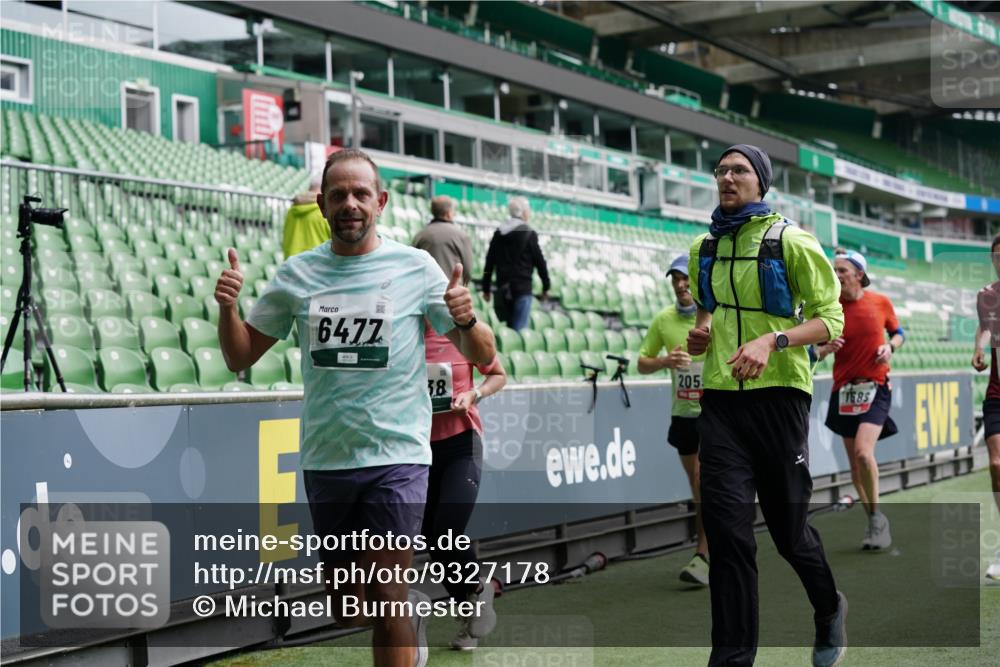 05.10.2025 - 20. swb-Marathon Bremen Michael Burmester http://msf.ph/oto/9327178 05.10.2025 12:50:57 Laufen im Stadion 122, 334, 503, 601, 679, 688, 736, 745, 906, 1025, 1033, 1037, 1044, 1166, 1359, 1450, 1499, 1689, 1909, 2059, 2381, 2493, 3228, 3267, 3291, 3419, 3608, 3661, 4032, 4104, 4366, 4654, 4938, 4962, 5184, 5389, 5418, 5551, 5564, 5817, 5838, 5873, 6066, 6252, 6401, 6477, 6681, 6717, 7493, 7826, 8083, 8995, 511, 679, 845, 939, 1388, 1707, 2721, 3259, 3353, 4318, 4367, 4938, 5118, 6214, 6216, 6281, 7826, 7963, 8873, 8907 meine-sportfotos.de