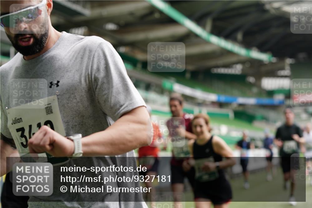 05.10.2025 - 20. swb-Marathon Bremen Michael Burmester http://msf.ph/oto/9327181 05.10.2025 12:50:58 Laufen im Stadion 122, 334, 503, 601, 688, 736, 745, 906, 1025, 1033, 1037, 1044, 1166, 1359, 1450, 1499, 1689, 1909, 2059, 2381, 2493, 3228, 3267, 3291, 3419, 3608, 3661, 4032, 4104, 4366, 4654, 4962, 5184, 5389, 5418, 5551, 5564, 5817, 5838, 5873, 6066, 6210, 6252, 6401, 6477, 6681, 6717, 7493, 8083, 8995, 511, 679, 845, 906, 939, 1388, 1707, 2721, 3259, 3353, 4318, 4367, 4938, 5118, 5389, 5873, 6214, 6216, 6281, 7826, 7963, 8873, 8907 meine-sportfotos.de
