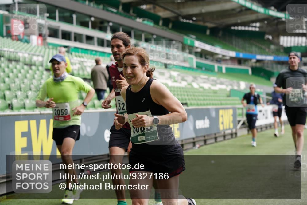 05.10.2025 - 20. swb-Marathon Bremen Michael Burmester http://msf.ph/oto/9327186 05.10.2025 12:50:58 Laufen im Stadion 122, 334, 503, 601, 688, 736, 745, 906, 1025, 1033, 1037, 1044, 1166, 1359, 1450, 1499, 1689, 1909, 2059, 2381, 2493, 3228, 3267, 3291, 3419, 3608, 3661, 4032, 4104, 4366, 4654, 4962, 5184, 5389, 5418, 5551, 5564, 5817, 5838, 5873, 6066, 6210, 6252, 6401, 6477, 6681, 6717, 7493, 8083, 8995, 511, 679, 845, 906, 939, 1388, 1707, 2721, 3259, 3353, 4318, 4367, 4938, 5118, 5389, 5873, 6214, 6216, 6281, 7826, 7963, 8873, 8907 meine-sportfotos.de