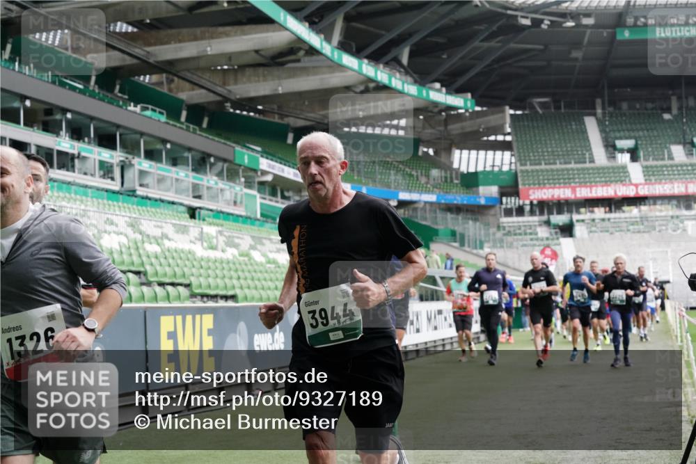 05.10.2025 - 20. swb-Marathon Bremen Michael Burmester http://msf.ph/oto/9327189 05.10.2025 12:55:26 Laufen im Stadion 78, 82, 104, 124, 169, 240, 319, 417, 663, 760, 944, 1261, 1326, 1474, 1483, 1490, 1531, 1721, 1737, 1774, 1910, 1945, 2022, 2162, 2265, 2431, 2459, 2494, 2605, 2642, 2716, 2884, 2942, 3069, 3074, 3489, 3515, 3519, 3531, 3612, 3838, 3848, 3944, 4079, 4116, 4195, 4212, 4257, 4456, 4672, 4771, 4796, 4816, 4823, 4853, 4919, 5034, 5093, 5152, 5177, 5289, 5484, 5554, 5691, 5719, 5833, 5907, 6048, 6106, 6184, 6276, 6527, 6570, 6615, 6649, 6744, 6820, 6937, 7052, 8642 meine-sportfotos.de