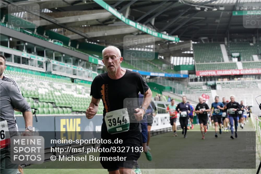 05.10.2025 - 20. swb-Marathon Bremen Michael Burmester http://msf.ph/oto/9327193 05.10.2025 12:55:26 Laufen im Stadion 78, 82, 104, 124, 169, 240, 319, 417, 663, 760, 944, 1261, 1326, 1474, 1483, 1490, 1531, 1721, 1737, 1774, 1910, 1945, 2022, 2162, 2265, 2431, 2459, 2494, 2605, 2642, 2716, 2884, 2942, 3069, 3074, 3489, 3515, 3519, 3531, 3612, 3838, 3848, 3944, 4079, 4116, 4195, 4212, 4257, 4456, 4672, 4771, 4796, 4816, 4823, 4853, 4919, 5034, 5093, 5152, 5177, 5289, 5484, 5554, 5691, 5719, 5833, 5907, 6048, 6106, 6184, 6276, 6527, 6570, 6615, 6649, 6744, 6820, 6937, 7052, 8642 meine-sportfotos.de