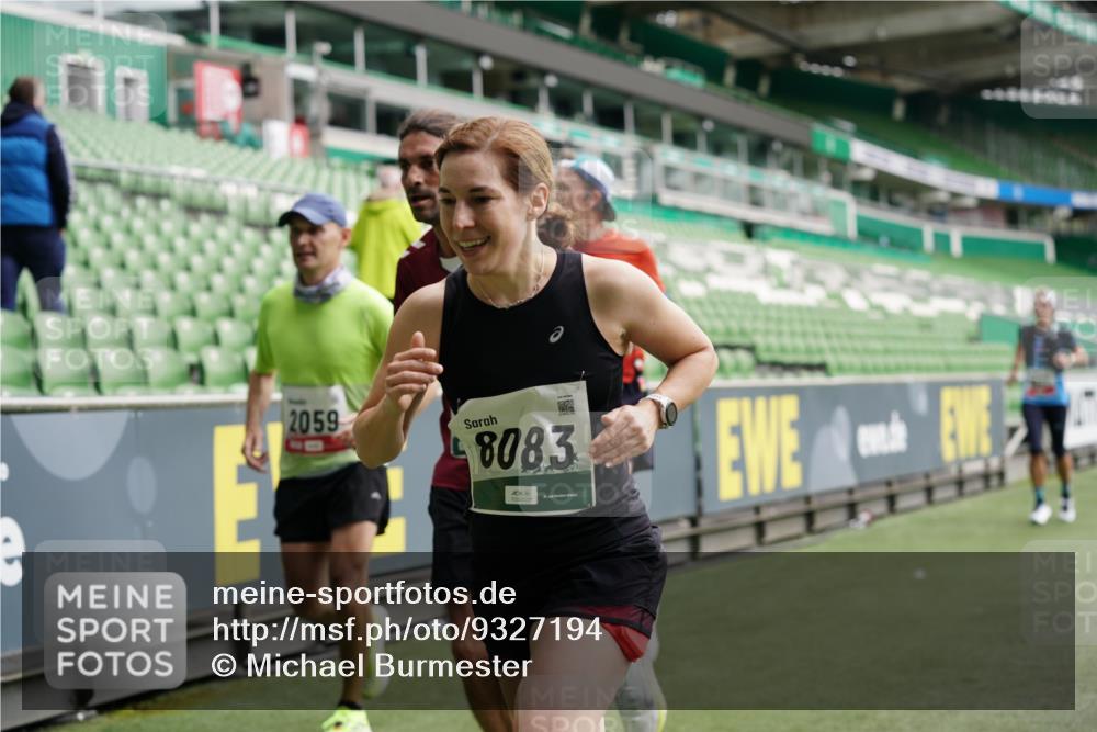 05.10.2025 - 20. swb-Marathon Bremen Michael Burmester http://msf.ph/oto/9327194 05.10.2025 12:50:58 Laufen im Stadion 122, 334, 503, 601, 688, 736, 745, 906, 1025, 1033, 1037, 1044, 1166, 1359, 1450, 1499, 1689, 1909, 2059, 2381, 2493, 3228, 3267, 3291, 3419, 3608, 3661, 4032, 4104, 4366, 4654, 4962, 5184, 5389, 5418, 5551, 5564, 5817, 5838, 5873, 6066, 6210, 6252, 6401, 6477, 6681, 6717, 7493, 8083, 8995, 511, 679, 845, 906, 939, 1388, 1707, 2721, 3259, 3353, 4318, 4367, 4938, 5118, 5389, 5873, 6214, 6216, 6281, 7826, 7963, 8873, 8907 meine-sportfotos.de