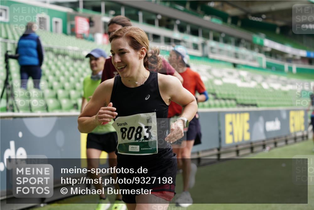 05.10.2025 - 20. swb-Marathon Bremen Michael Burmester http://msf.ph/oto/9327198 05.10.2025 12:50:59 Laufen im Stadion 122, 334, 503, 601, 688, 736, 745, 1025, 1033, 1037, 1044, 1166, 1359, 1450, 1499, 1577, 1689, 1909, 2059, 2381, 2493, 3228, 3267, 3291, 3419, 3608, 3661, 4032, 4104, 4366, 4654, 4962, 5184, 5418, 5551, 5564, 5817, 5838, 6066, 6210, 6252, 6401, 6477, 6681, 6717, 6775, 7493, 8083, 8995, 511, 679, 845, 906, 939, 1388, 1707, 2721, 3259, 3353, 4318, 4367, 4938, 5118, 5389, 5873, 6214, 6216, 6281, 7826, 7963, 8873, 8907 meine-sportfotos.de