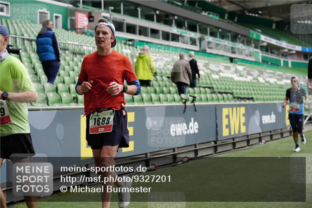 05.10.2025 - 20. swb-Marathon Bremen Michael Burmester http://msf.ph/oto/9327201 05.10.2025 12:50:59 Laufen im Stadion 122, 334, 503, 601, 688, 736, 745, 1025, 1033, 1037, 1044, 1166, 1359, 1450, 1499, 1577, 1689, 1909, 2059, 2381, 2493, 3228, 3267, 3291, 3419, 3608, 3661, 4032, 4104, 4366, 4654, 4962, 5184, 5418, 5551, 5564, 5817, 5838, 6066, 6210, 6252, 6401, 6477, 6681, 6717, 6775, 7493, 8083, 8995, 511, 679, 845, 906, 939, 1388, 1707, 2721, 3259, 3353, 4318, 4367, 4938, 5118, 5389, 5873, 6214, 6216, 6281, 7826, 7963, 8873, 8907 meine-sportfotos.de