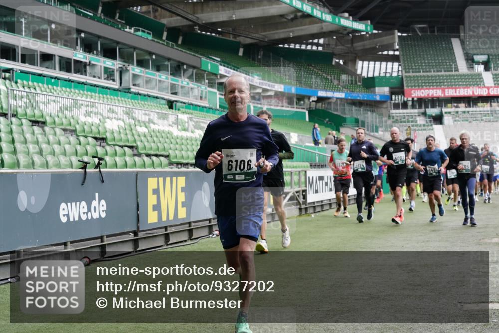 05.10.2025 - 20. swb-Marathon Bremen Michael Burmester http://msf.ph/oto/9327202 05.10.2025 12:55:27 Laufen im Stadion 78, 82, 104, 124, 169, 240, 319, 417, 663, 760, 944, 1261, 1326, 1474, 1483, 1490, 1531, 1721, 1737, 1774, 1825, 1910, 1945, 2022, 2162, 2265, 2431, 2459, 2494, 2605, 2642, 2716, 2884, 2942, 3069, 3074, 3489, 3515, 3519, 3531, 3612, 3838, 3848, 3944, 4079, 4116, 4195, 4212, 4257, 4456, 4672, 4771, 4796, 4816, 4823, 4853, 4919, 5034, 5093, 5152, 5177, 5289, 5484, 5554, 5615, 5691, 5719, 5833, 5907, 6048, 6106, 6184, 6276, 6515, 6527, 6570, 6615, 6649, 6744, 6820, 6937, 7052 meine-sportfotos.de
