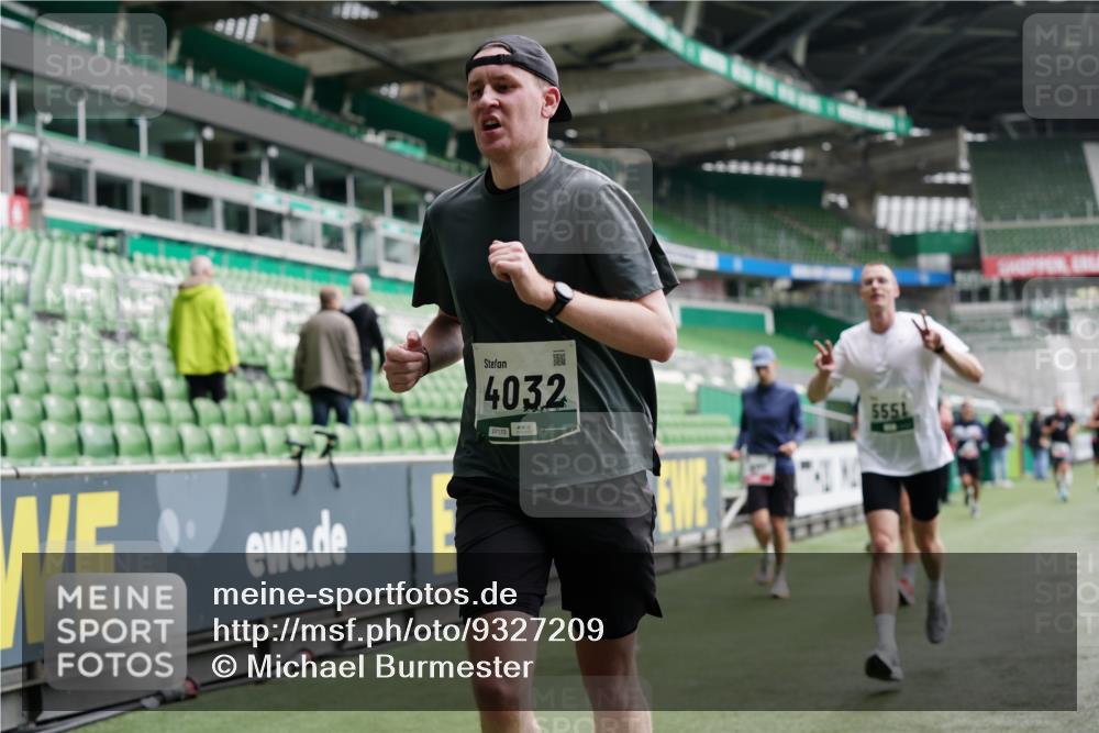 05.10.2025 - 20. swb-Marathon Bremen Michael Burmester http://msf.ph/oto/9327209 05.10.2025 12:51:00 Laufen im Stadion 122, 334, 503, 601, 688, 736, 745, 1025, 1033, 1037, 1044, 1166, 1359, 1450, 1499, 1577, 1689, 1909, 2059, 2381, 2493, 3228, 3267, 3291, 3419, 3608, 3661, 4032, 4104, 4366, 4654, 4962, 5184, 5418, 5551, 5564, 5817, 5838, 6066, 6210, 6252, 6401, 6477, 6681, 6717, 6775, 7493, 7723, 8083, 8995, 511, 679, 845, 906, 939, 1388, 1707, 2721, 3259, 3353, 4318, 4367, 4938, 5118, 5389, 5873, 6214, 6216, 6281, 6717, 7826, 7963, 8873, 8907 meine-sportfotos.de