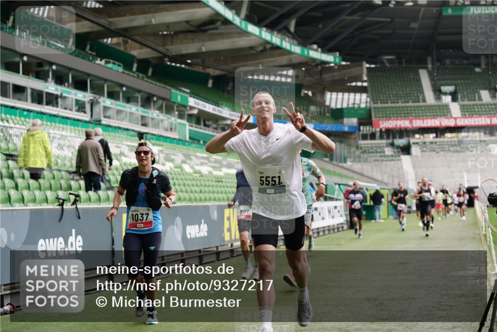 05.10.2025 - 20. swb-Marathon Bremen Michael Burmester http://msf.ph/oto/9327217 05.10.2025 12:51:01 Laufen im Stadion 122, 334, 503, 601, 688, 736, 745, 1025, 1033, 1037, 1044, 1166, 1359, 1450, 1499, 1577, 1689, 1701, 1909, 2059, 2381, 2493, 3228, 3267, 3291, 3419, 3608, 3661, 4032, 4104, 4366, 4654, 4962, 5184, 5418, 5551, 5564, 5817, 5838, 6066, 6210, 6252, 6401, 6477, 6681, 6775, 7493, 7723, 8083, 8995, 511, 679, 845, 906, 939, 1388, 1707, 2721, 3228, 3259, 3353, 4318, 4367, 4938, 5118, 5389, 5564, 5873, 6214, 6216, 6281, 6717, 7826, 7963, 8873, 8907 meine-sportfotos.de