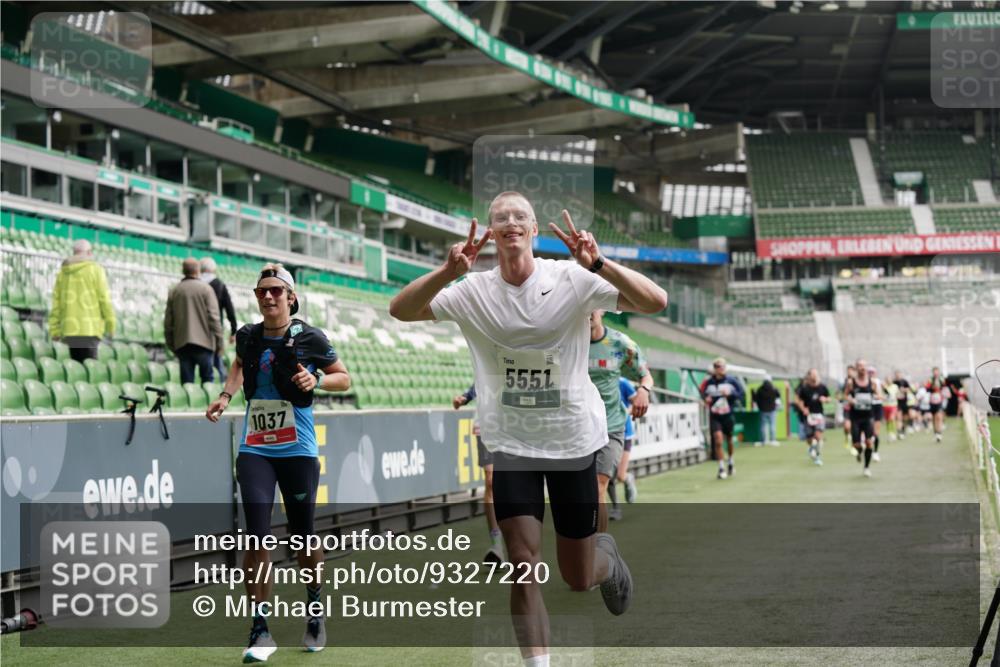 05.10.2025 - 20. swb-Marathon Bremen Michael Burmester http://msf.ph/oto/9327220 05.10.2025 12:51:01 Laufen im Stadion 122, 334, 503, 601, 688, 736, 745, 1025, 1033, 1037, 1044, 1166, 1359, 1450, 1499, 1577, 1689, 1701, 1909, 2059, 2381, 2493, 3228, 3267, 3291, 3419, 3608, 3661, 4032, 4104, 4366, 4654, 4962, 5184, 5418, 5551, 5564, 5817, 5838, 6066, 6210, 6252, 6401, 6477, 6681, 6775, 7493, 7723, 8083, 8995, 511, 679, 845, 906, 939, 1388, 1707, 2721, 3228, 3259, 3353, 4318, 4367, 4938, 5118, 5389, 5564, 5873, 6214, 6216, 6281, 6717, 7826, 7963, 8873, 8907 meine-sportfotos.de