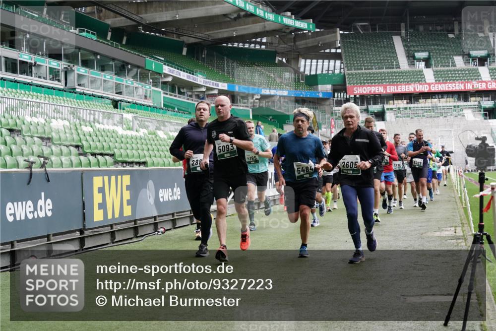 05.10.2025 - 20. swb-Marathon Bremen Michael Burmester http://msf.ph/oto/9327223 05.10.2025 12:55:29 Laufen im Stadion 78, 82, 124, 169, 240, 319, 417, 663, 760, 944, 1261, 1326, 1490, 1531, 1721, 1737, 1774, 1825, 1910, 1945, 2022, 2162, 2431, 2459, 2494, 2605, 2642, 2716, 2884, 2942, 3074, 3489, 3515, 3519, 3612, 3838, 3944, 4079, 4116, 4195, 4212, 4456, 4672, 4771, 4796, 4816, 4823, 4853, 4919, 5034, 5093, 5152, 5177, 5289, 5484, 5554, 5615, 5691, 5719, 5833, 5907, 6048, 6106, 6184, 6276, 6515, 6527, 6570, 6615, 6649, 6744, 6820, 6937, 7052, 104 meine-sportfotos.de