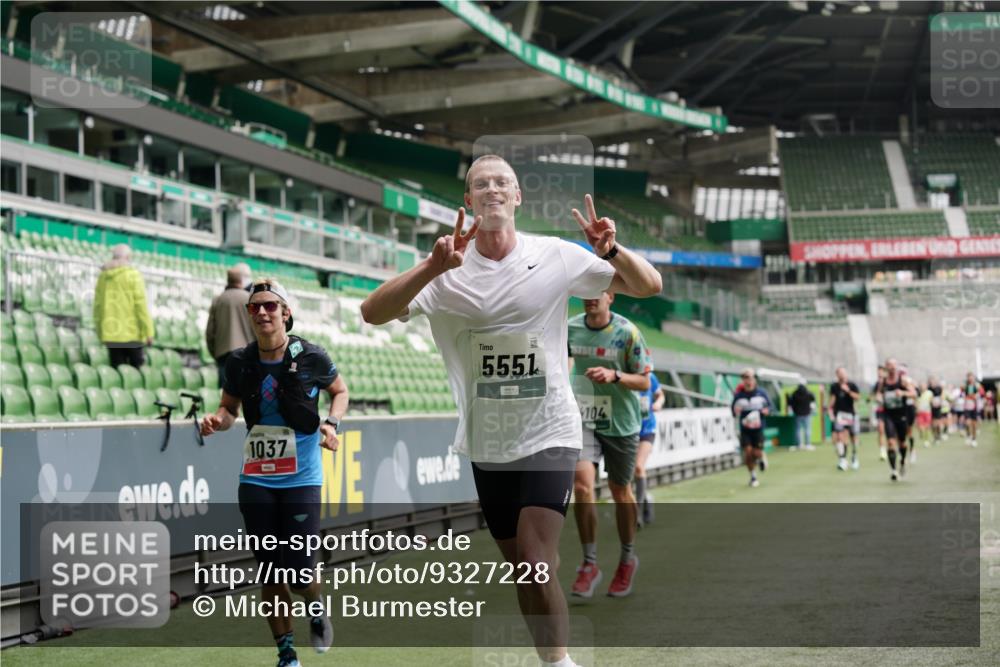 05.10.2025 - 20. swb-Marathon Bremen Michael Burmester http://msf.ph/oto/9327228 05.10.2025 12:51:01 Laufen im Stadion 122, 334, 503, 601, 688, 736, 745, 1025, 1033, 1037, 1044, 1166, 1359, 1450, 1499, 1577, 1689, 1701, 1909, 2059, 2381, 2493, 3228, 3267, 3291, 3419, 3608, 3661, 4032, 4104, 4366, 4654, 4962, 5184, 5418, 5551, 5564, 5817, 5838, 6066, 6210, 6252, 6401, 6477, 6681, 6775, 7493, 7723, 8083, 8995, 511, 679, 845, 906, 939, 1388, 1707, 2721, 3228, 3259, 3353, 4318, 4367, 4938, 5118, 5389, 5564, 5873, 6214, 6216, 6281, 6717, 7826, 7963, 8873, 8907 meine-sportfotos.de