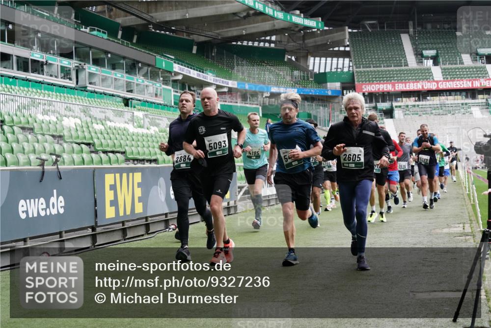 05.10.2025 - 20. swb-Marathon Bremen Michael Burmester http://msf.ph/oto/9327236 05.10.2025 12:55:30 Laufen im Stadion 78, 82, 124, 169, 240, 319, 417, 663, 760, 944, 1261, 1326, 1490, 1531, 1737, 1774, 1825, 1910, 1931, 1945, 2022, 2162, 2431, 2459, 2490, 2494, 2605, 2642, 2716, 2884, 2942, 3074, 3489, 3515, 3519, 3612, 3838, 3944, 4079, 4116, 4195, 4212, 4456, 4672, 4771, 4796, 4816, 4823, 4853, 4919, 5034, 5093, 5152, 5177, 5289, 5484, 5554, 5615, 5691, 5719, 5833, 5907, 6048, 6106, 6184, 6276, 6515, 6527, 6570, 6615, 6649, 6744, 6820, 6937, 7052, 8060, 82, 104 meine-sportfotos.de