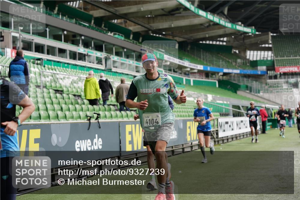 05.10.2025 - 20. swb-Marathon Bremen Michael Burmester http://msf.ph/oto/9327239 05.10.2025 12:51:02 Laufen im Stadion 122, 334, 503, 601, 688, 736, 745, 1025, 1033, 1037, 1044, 1166, 1359, 1450, 1499, 1577, 1689, 1701, 1909, 2059, 2381, 2493, 3267, 3291, 3419, 3608, 3661, 4032, 4104, 4366, 4654, 4962, 5184, 5418, 5551, 5817, 5838, 6066, 6210, 6252, 6401, 6477, 6681, 6775, 7493, 7723, 8083, 8995, 679, 845, 906, 939, 1388, 1707, 2721, 3228, 3259, 3353, 4318, 4367, 4938, 5118, 5389, 5564, 5873, 6216, 6281, 6717, 7826, 7963, 8907 meine-sportfotos.de