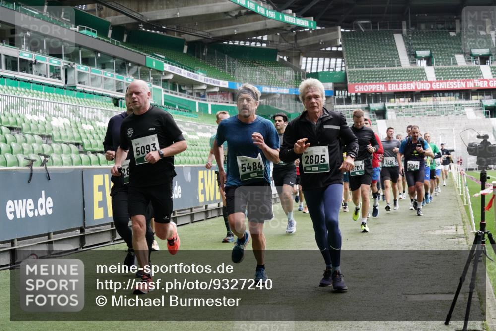 05.10.2025 - 20. swb-Marathon Bremen Michael Burmester http://msf.ph/oto/9327240 05.10.2025 12:55:30 Laufen im Stadion 78, 82, 124, 169, 240, 319, 417, 663, 760, 944, 1261, 1326, 1490, 1531, 1737, 1774, 1825, 1910, 1931, 1945, 2022, 2162, 2431, 2459, 2490, 2494, 2605, 2642, 2716, 2884, 2942, 3074, 3489, 3515, 3519, 3612, 3838, 3944, 4079, 4116, 4195, 4212, 4456, 4672, 4771, 4796, 4816, 4823, 4853, 4919, 5034, 5093, 5152, 5177, 5289, 5484, 5554, 5615, 5691, 5719, 5833, 5907, 6048, 6106, 6184, 6276, 6515, 6527, 6570, 6615, 6649, 6744, 6820, 6937, 7052, 8060, 82, 104 meine-sportfotos.de