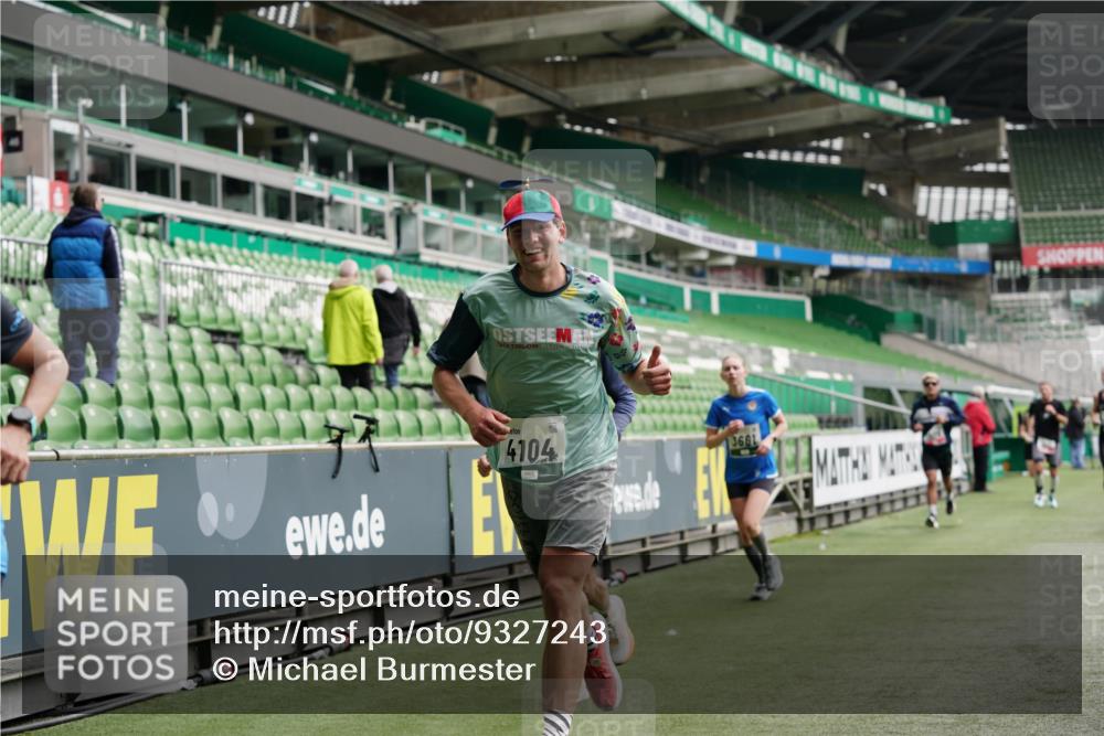 05.10.2025 - 20. swb-Marathon Bremen Michael Burmester http://msf.ph/oto/9327243 05.10.2025 12:51:03 Laufen im Stadion 122, 334, 503, 601, 688, 736, 745, 1025, 1033, 1037, 1044, 1166, 1359, 1450, 1499, 1577, 1689, 1701, 1909, 2059, 2381, 2493, 2526, 3267, 3291, 3419, 3608, 3661, 4032, 4104, 4366, 4654, 4962, 5184, 5418, 5551, 5817, 5838, 6066, 6210, 6252, 6401, 6477, 6681, 6775, 7493, 7723, 8083, 8995, 679, 845, 906, 939, 1388, 1707, 2721, 3228, 3259, 4318, 4367, 4938, 5118, 5389, 5564, 5873, 6216, 6281, 6717, 7826, 7963, 8907 meine-sportfotos.de