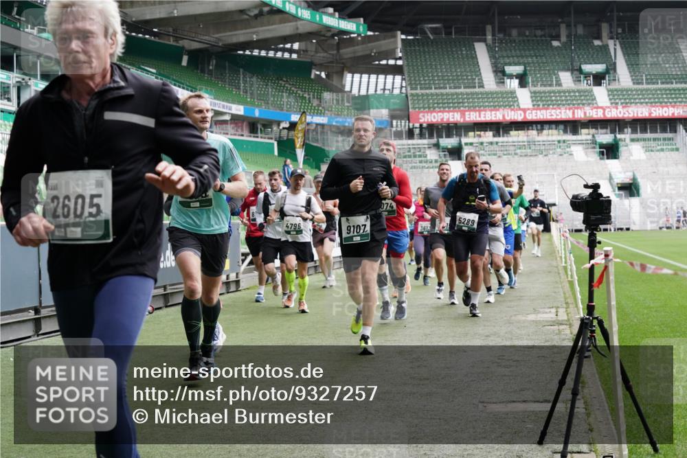 05.10.2025 - 20. swb-Marathon Bremen Michael Burmester http://msf.ph/oto/9327257 05.10.2025 12:55:32 Laufen im Stadion 78, 124, 169, 240, 319, 663, 760, 944, 1261, 1326, 1490, 1531, 1737, 1774, 1825, 1910, 1931, 1945, 2022, 2162, 2431, 2459, 2490, 2494, 2605, 2642, 2716, 2884, 2942, 3074, 3489, 3515, 3519, 3612, 3838, 3944, 4079, 4116, 4149, 4195, 4212, 4456, 4672, 4771, 4796, 4816, 4823, 4853, 4919, 5034, 5093, 5152, 5177, 5289, 5484, 5554, 5615, 5691, 5719, 5833, 5907, 6048, 6106, 6184, 6276, 6515, 6527, 6570, 6615, 6649, 6744, 6820, 6937, 7052, 8060, 82, 104 meine-sportfotos.de