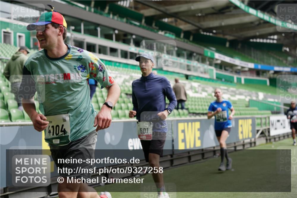 05.10.2025 - 20. swb-Marathon Bremen Michael Burmester http://msf.ph/oto/9327258 05.10.2025 12:51:03 Laufen im Stadion 122, 334, 503, 601, 688, 736, 745, 1025, 1033, 1037, 1044, 1166, 1359, 1450, 1499, 1577, 1689, 1701, 1909, 2059, 2381, 2493, 2526, 3267, 3291, 3419, 3608, 3661, 4032, 4104, 4366, 4654, 4962, 5184, 5418, 5551, 5817, 5838, 6066, 6210, 6252, 6401, 6477, 6681, 6775, 7493, 7723, 8083, 8995, 679, 845, 906, 939, 1388, 1707, 2721, 3228, 3259, 4318, 4367, 4938, 5118, 5389, 5564, 5873, 6216, 6281, 6717, 7826, 7963, 8907 meine-sportfotos.de