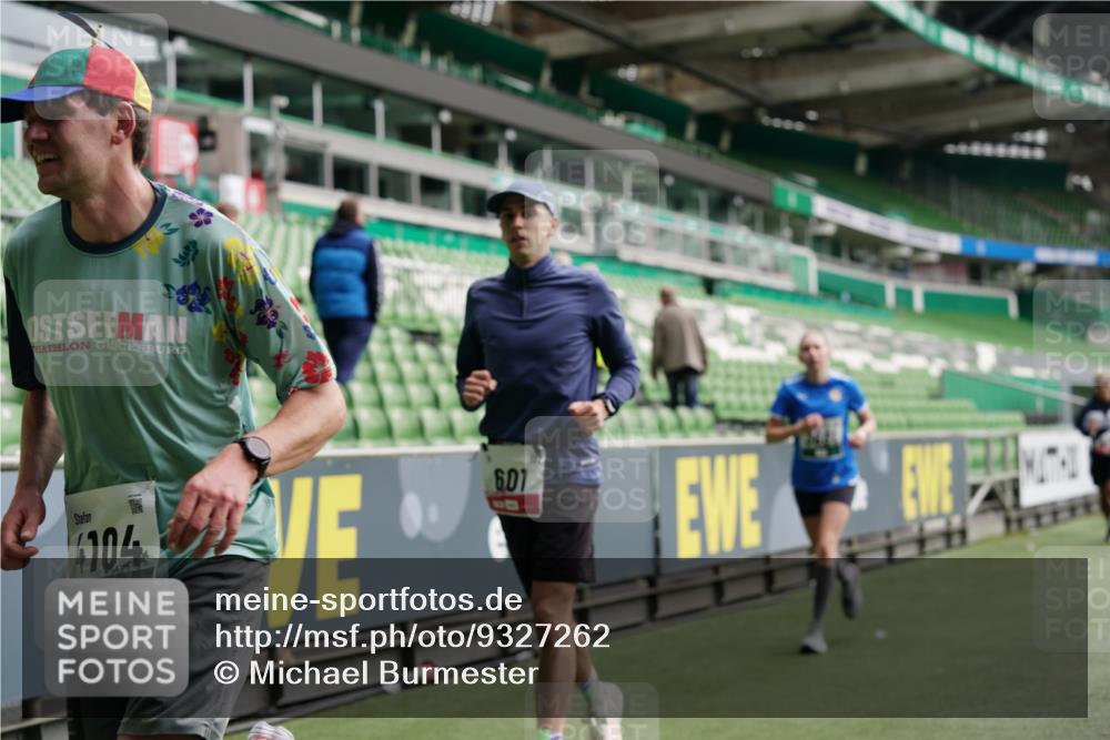 05.10.2025 - 20. swb-Marathon Bremen Michael Burmester http://msf.ph/oto/9327262 05.10.2025 12:51:03 Laufen im Stadion 122, 334, 503, 601, 688, 736, 745, 1025, 1033, 1037, 1044, 1166, 1359, 1450, 1499, 1577, 1689, 1701, 1909, 2059, 2381, 2493, 2526, 3267, 3291, 3419, 3608, 3661, 4032, 4104, 4366, 4654, 4962, 5184, 5418, 5551, 5817, 5838, 6066, 6210, 6252, 6401, 6477, 6681, 6775, 7493, 7723, 8083, 8995, 679, 845, 906, 939, 1388, 1707, 2721, 3228, 3259, 4318, 4367, 4938, 5118, 5389, 5564, 5873, 6216, 6281, 6717, 7826, 7963, 8907 meine-sportfotos.de