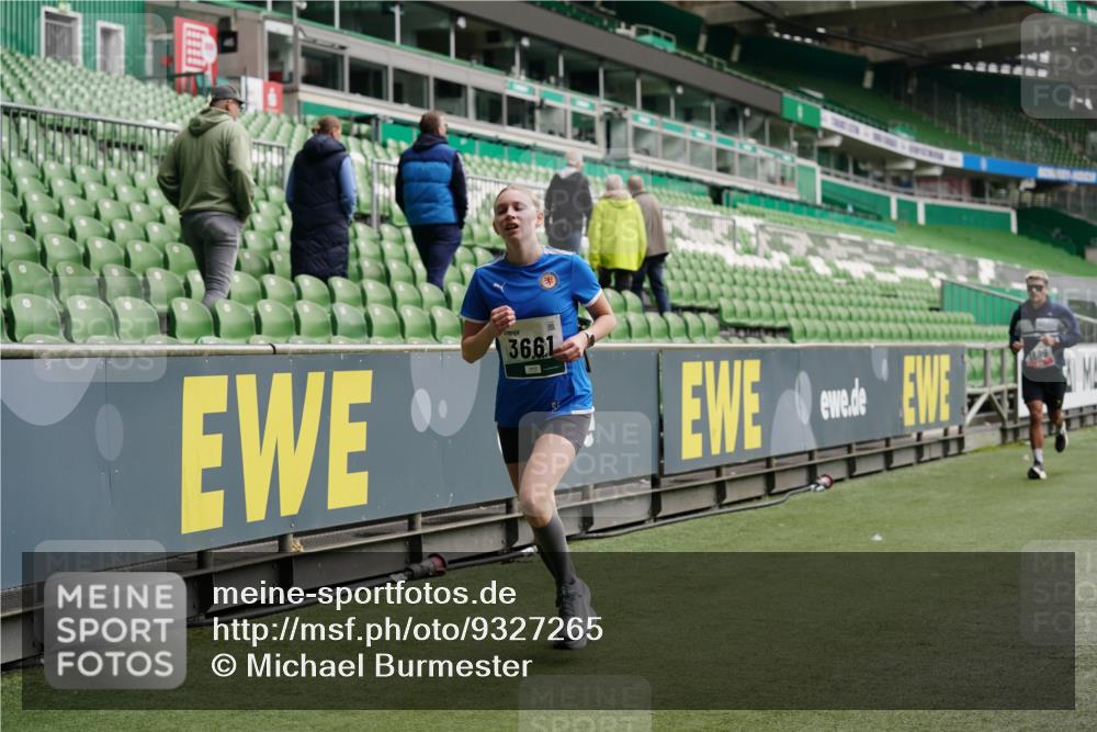 05.10.2025 - 20. swb-Marathon Bremen Michael Burmester http://msf.ph/oto/9327265 05.10.2025 12:51:05 Laufen im Stadion 122, 334, 503, 601, 688, 745, 750, 1033, 1037, 1044, 1064, 1166, 1359, 1450, 1499, 1577, 1689, 1701, 1909, 2059, 2279, 2350, 2381, 2493, 2526, 3267, 3291, 3419, 3608, 3661, 4032, 4104, 4366, 4654, 4962, 5184, 5418, 5551, 5817, 5838, 6066, 6210, 6252, 6401, 6477, 6681, 6775, 7493, 7723, 8083, 8682, 8995, 679, 736, 845, 906, 939, 1025, 1707, 2721, 3228, 3259, 4318, 4367, 4938, 5118, 5389, 5564, 5873, 6216, 6281, 6717, 7826, 7963, 8907 meine-sportfotos.de