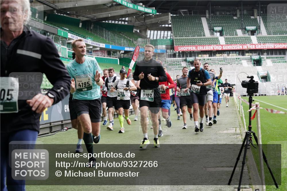 05.10.2025 - 20. swb-Marathon Bremen Michael Burmester http://msf.ph/oto/9327266 05.10.2025 12:55:32 Laufen im Stadion 78, 124, 169, 240, 319, 663, 760, 944, 1261, 1326, 1490, 1531, 1737, 1774, 1825, 1910, 1931, 1945, 2022, 2162, 2431, 2459, 2490, 2494, 2605, 2642, 2716, 2884, 2942, 3074, 3489, 3515, 3519, 3612, 3838, 3944, 4079, 4116, 4149, 4195, 4212, 4456, 4672, 4771, 4796, 4816, 4823, 4853, 4919, 5034, 5093, 5152, 5177, 5289, 5484, 5554, 5615, 5691, 5719, 5833, 5907, 6048, 6106, 6184, 6276, 6515, 6527, 6570, 6615, 6649, 6744, 6820, 6937, 7052, 8060, 82, 104 meine-sportfotos.de