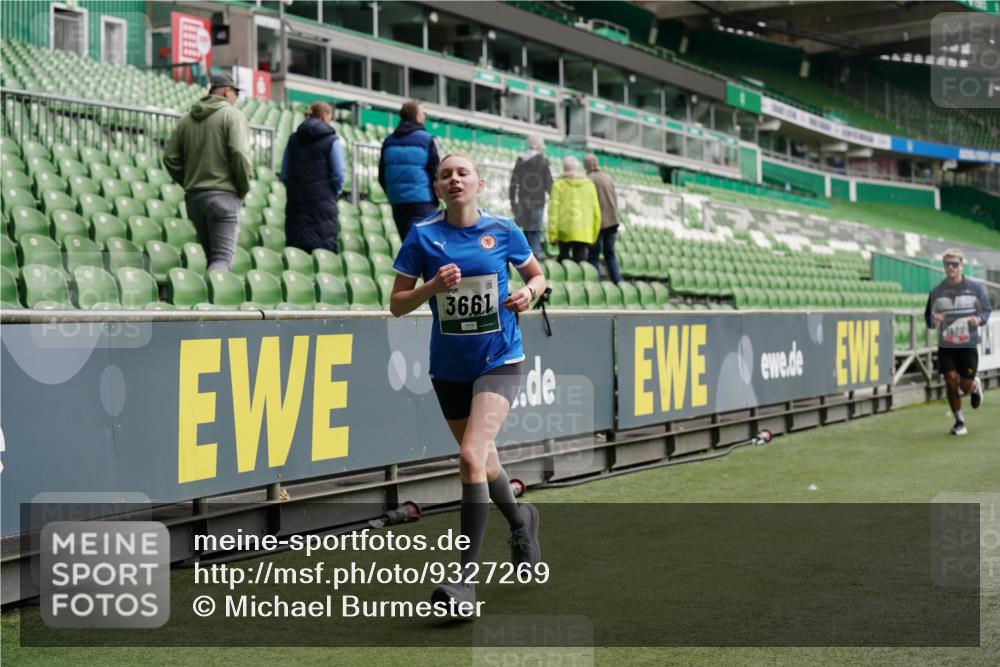 05.10.2025 - 20. swb-Marathon Bremen Michael Burmester http://msf.ph/oto/9327269 05.10.2025 12:51:05 Laufen im Stadion 122, 334, 503, 601, 688, 745, 750, 1033, 1037, 1044, 1064, 1166, 1359, 1450, 1499, 1577, 1689, 1701, 1909, 2059, 2279, 2350, 2381, 2493, 2526, 3267, 3291, 3419, 3608, 3661, 4032, 4104, 4366, 4654, 4962, 5184, 5418, 5551, 5817, 5838, 6066, 6210, 6252, 6401, 6477, 6681, 6775, 7493, 7723, 8083, 8682, 8995, 679, 736, 845, 906, 939, 1025, 1707, 2721, 3228, 3259, 4318, 4367, 4938, 5118, 5389, 5564, 5873, 6216, 6281, 6717, 7826, 7963, 8907 meine-sportfotos.de