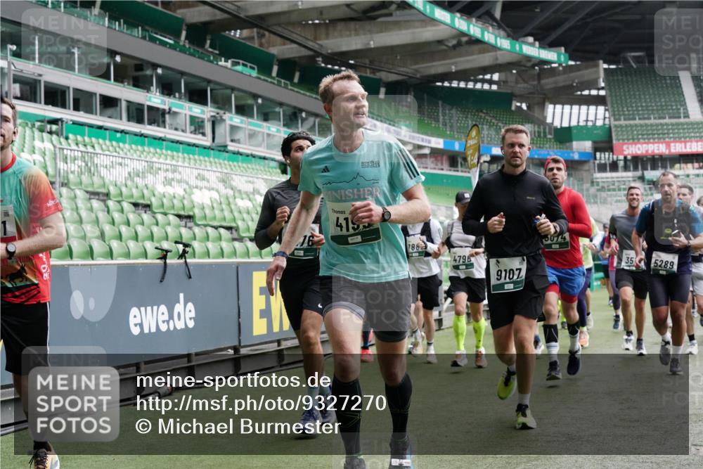05.10.2025 - 20. swb-Marathon Bremen Michael Burmester http://msf.ph/oto/9327270 05.10.2025 12:55:32 Laufen im Stadion 78, 124, 169, 240, 319, 663, 760, 944, 1261, 1326, 1490, 1531, 1737, 1774, 1825, 1910, 1931, 1945, 2022, 2162, 2431, 2459, 2490, 2494, 2605, 2642, 2716, 2884, 2942, 3074, 3489, 3515, 3519, 3612, 3838, 3944, 4079, 4116, 4149, 4195, 4212, 4456, 4672, 4771, 4796, 4816, 4823, 4853, 4919, 5034, 5093, 5152, 5177, 5289, 5484, 5554, 5615, 5691, 5719, 5833, 5907, 6048, 6106, 6184, 6276, 6515, 6527, 6570, 6615, 6649, 6744, 6820, 6937, 7052, 8060, 82, 104 meine-sportfotos.de