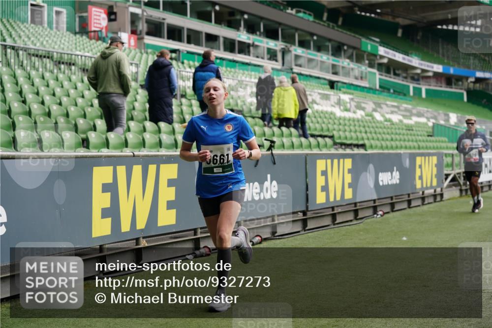 05.10.2025 - 20. swb-Marathon Bremen Michael Burmester http://msf.ph/oto/9327273 05.10.2025 12:51:05 Laufen im Stadion 122, 334, 503, 601, 688, 745, 750, 1033, 1037, 1044, 1064, 1166, 1359, 1450, 1499, 1577, 1689, 1701, 1909, 2059, 2279, 2350, 2381, 2493, 2526, 3267, 3291, 3419, 3608, 3661, 4032, 4104, 4366, 4654, 4962, 5184, 5418, 5551, 5817, 5838, 6066, 6210, 6252, 6401, 6477, 6681, 6775, 7493, 7723, 8083, 8682, 8995, 679, 736, 845, 906, 939, 1025, 1707, 2721, 3228, 3259, 4318, 4367, 4938, 5118, 5389, 5564, 5873, 6216, 6281, 6717, 7826, 7963, 8907 meine-sportfotos.de