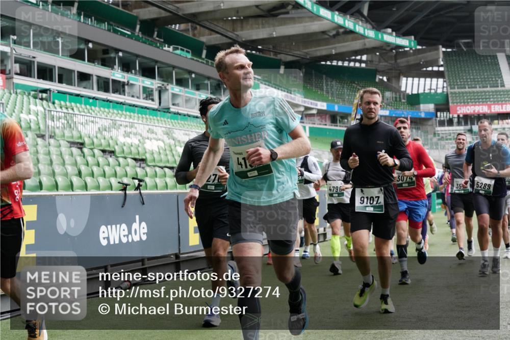 05.10.2025 - 20. swb-Marathon Bremen Michael Burmester http://msf.ph/oto/9327274 05.10.2025 12:55:32 Laufen im Stadion 78, 124, 169, 240, 319, 663, 760, 944, 1261, 1326, 1490, 1531, 1737, 1774, 1825, 1910, 1931, 1945, 2022, 2162, 2431, 2459, 2490, 2494, 2605, 2642, 2716, 2884, 2942, 3074, 3489, 3515, 3519, 3612, 3838, 3944, 4079, 4116, 4149, 4195, 4212, 4456, 4672, 4771, 4796, 4816, 4823, 4853, 4919, 5034, 5093, 5152, 5177, 5289, 5484, 5554, 5615, 5691, 5719, 5833, 5907, 6048, 6106, 6184, 6276, 6515, 6527, 6570, 6615, 6649, 6744, 6820, 6937, 7052, 8060, 82, 104 meine-sportfotos.de