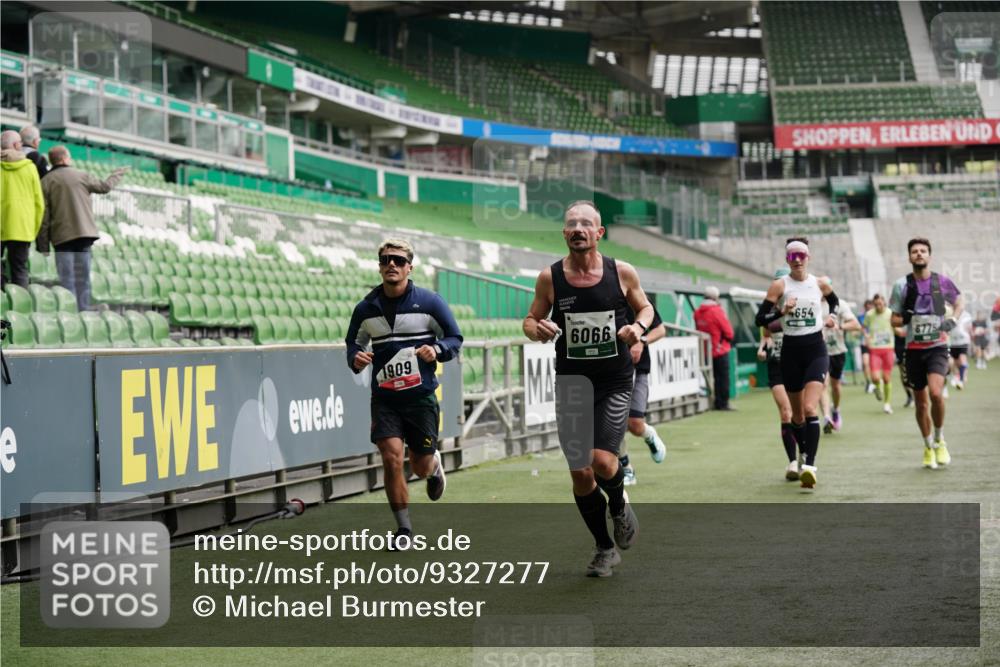 05.10.2025 - 20. swb-Marathon Bremen Michael Burmester http://msf.ph/oto/9327277 05.10.2025 12:51:06 Laufen im Stadion 122, 334, 503, 601, 688, 745, 750, 1033, 1037, 1044, 1064, 1166, 1359, 1450, 1499, 1577, 1689, 1701, 1909, 1911, 2059, 2279, 2350, 2381, 2493, 2526, 3267, 3291, 3419, 3608, 3661, 4032, 4104, 4366, 4654, 4962, 5184, 5418, 5551, 5817, 5838, 6066, 6210, 6252, 6401, 6477, 6681, 6775, 7493, 7723, 8083, 8682, 8995, 679, 736, 906, 939, 1025, 1359, 1707, 2721, 3228, 3259, 4318, 4367, 4938, 5389, 5564, 5873, 6216, 6281, 6717, 7826, 7963, 8907 meine-sportfotos.de
