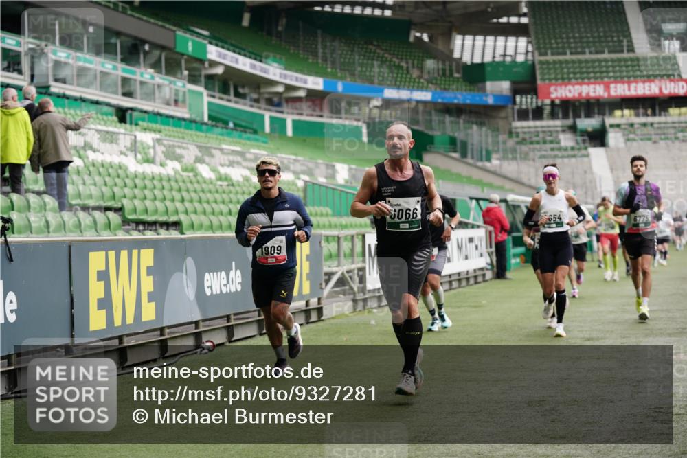 05.10.2025 - 20. swb-Marathon Bremen Michael Burmester http://msf.ph/oto/9327281 05.10.2025 12:51:06 Laufen im Stadion 122, 334, 503, 601, 688, 745, 750, 1033, 1037, 1044, 1064, 1166, 1359, 1450, 1499, 1577, 1689, 1701, 1909, 1911, 2059, 2279, 2350, 2381, 2493, 2526, 3267, 3291, 3419, 3608, 3661, 4032, 4104, 4366, 4654, 4962, 5184, 5418, 5551, 5817, 5838, 6066, 6210, 6252, 6401, 6477, 6681, 6775, 7493, 7723, 8083, 8682, 8995, 679, 736, 906, 939, 1025, 1359, 1707, 2721, 3228, 3259, 4318, 4367, 4938, 5389, 5564, 5873, 6216, 6281, 6717, 7826, 7963, 8907 meine-sportfotos.de